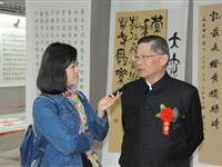 接受中国华艺广播记者专访