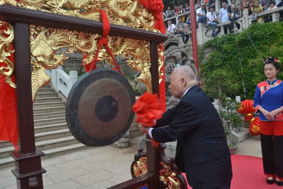 张克辉为妈祖故里庙会开锣